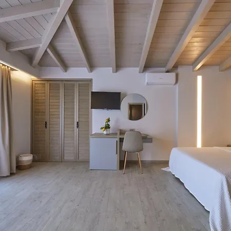 Cicada Hotel Tolón