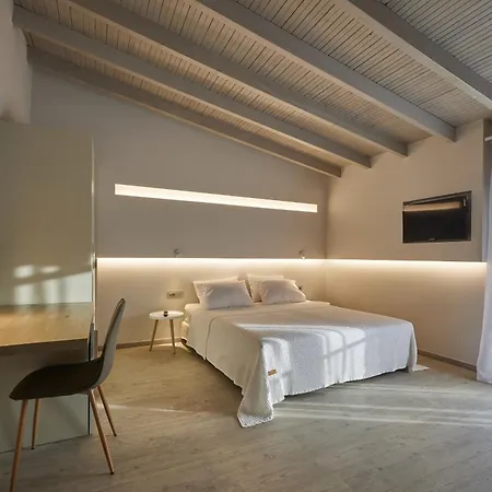 Cicada Отель Толон