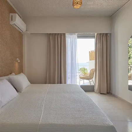 Cicada Hotel 2*
